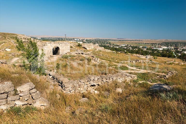 гора митридат,митридат,лестница на коре митридат,история горы митридат,путешествие на гору митридат,керчь,достопримечательности керчи